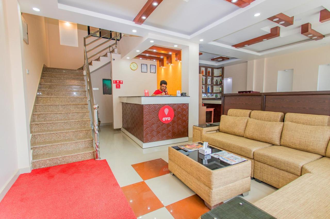 Oyo 136 Hotel Om Plaza カトマンズ エクステリア 写真