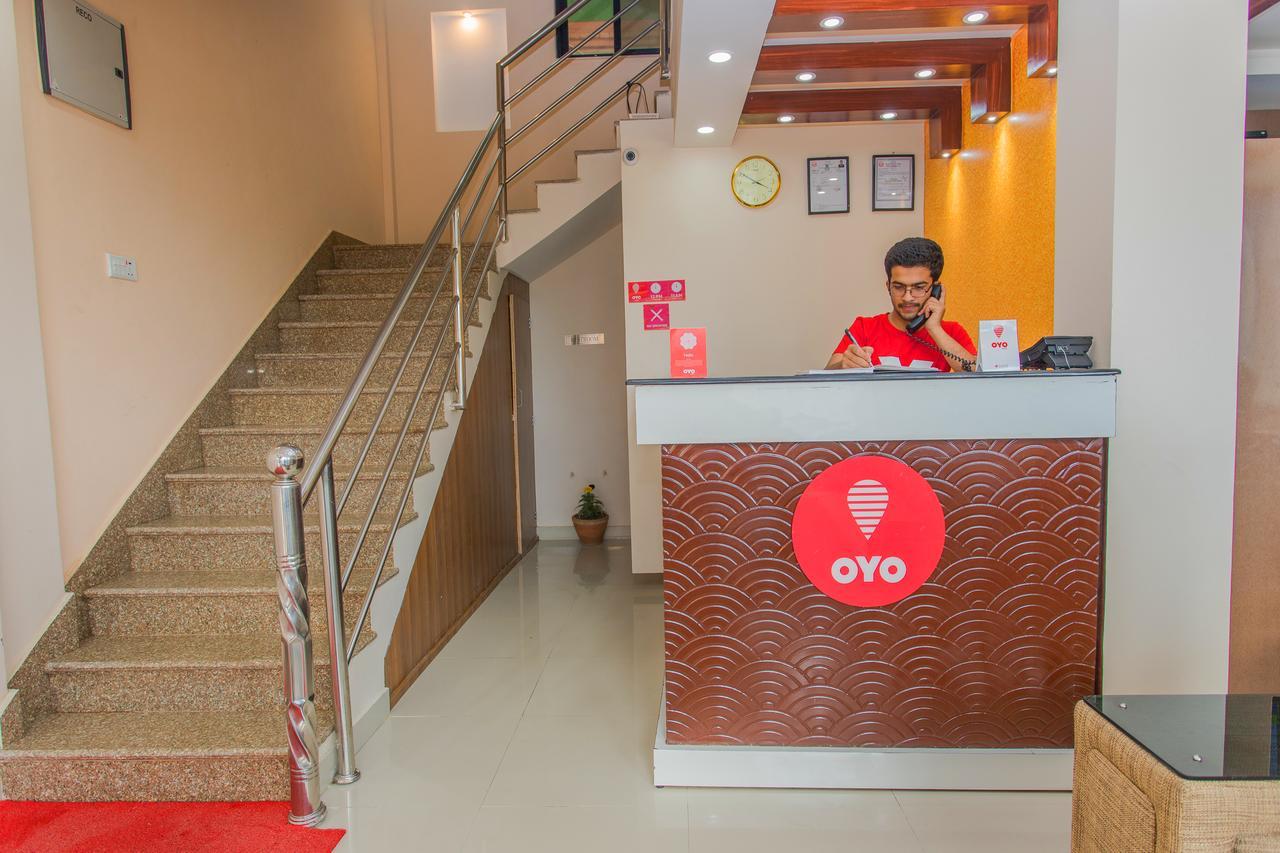 Oyo 136 Hotel Om Plaza カトマンズ エクステリア 写真