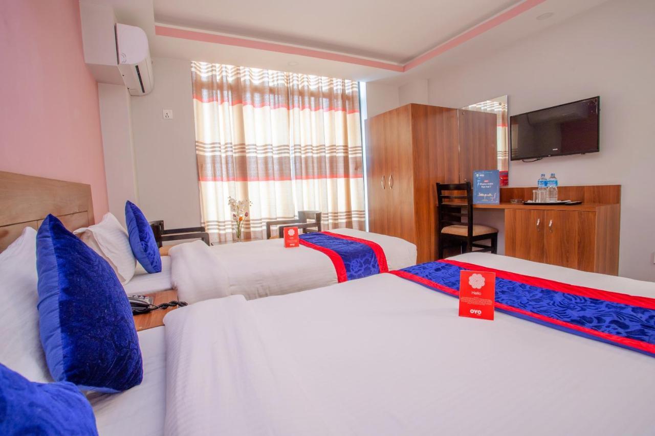 Oyo 136 Hotel Om Plaza カトマンズ エクステリア 写真